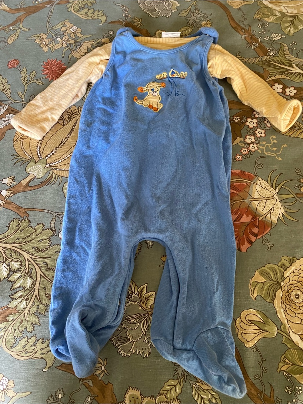 FOUR Matching Sets - Picture 12 of 15